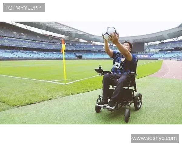 安检姐姐与足球明星的奇妙邂逅在机场展开的浪漫故事